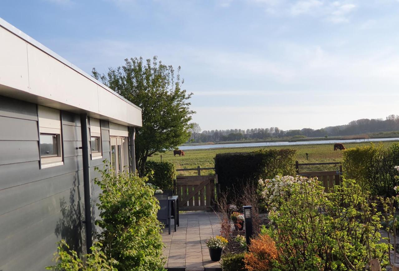 Cottage Geestmerambacht, Een Nieuw Vrijstaande Sfeervol En Landelijk Gelegen Vakantiewoning Koedijk Exterior photo