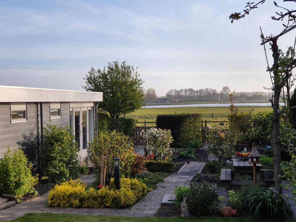 Cottage Geestmerambacht, Een Nieuw Vrijstaande Sfeervol En Landelijk Gelegen Vakantiewoning Koedijk Exterior photo